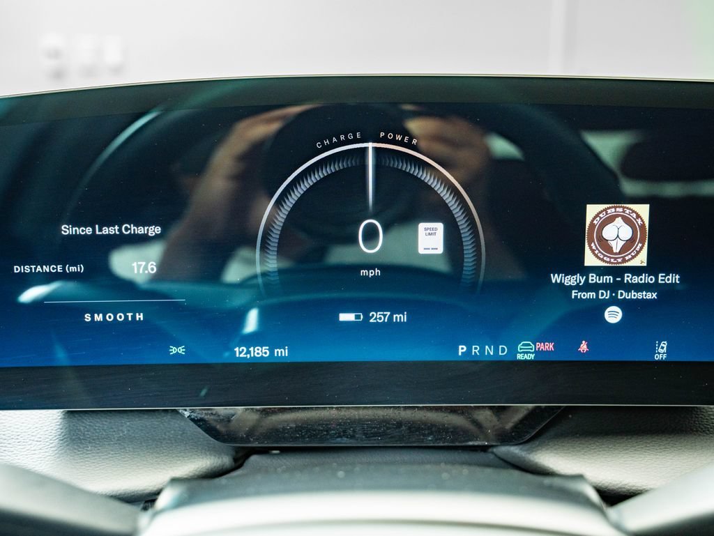 Used 2024 Black Lucid Touring image 29