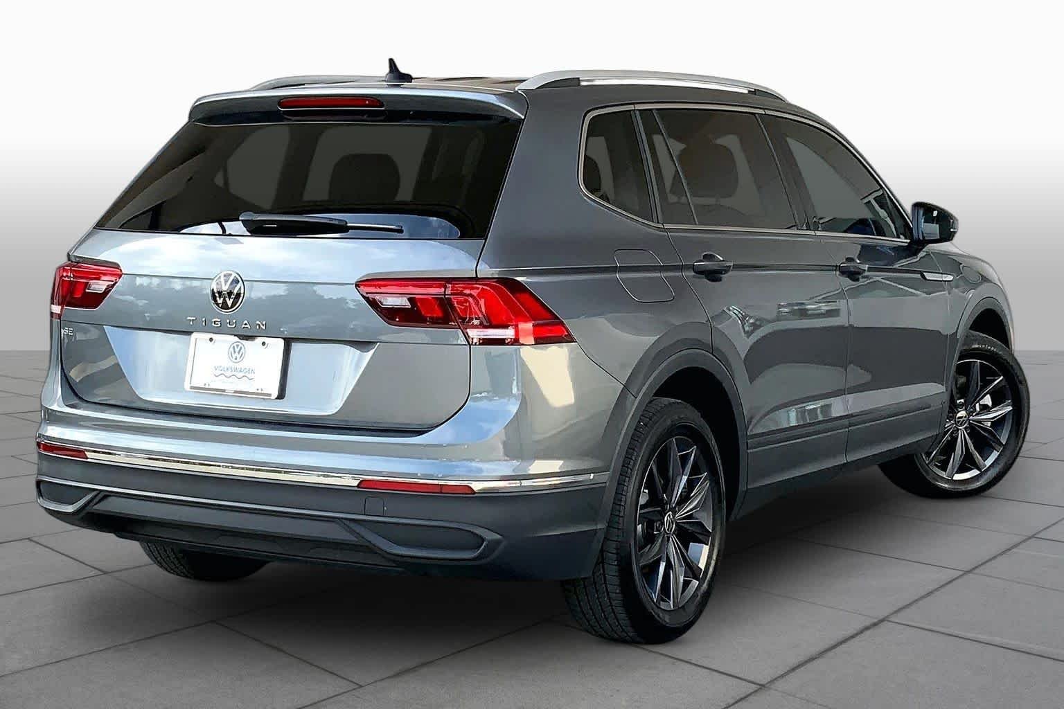 Used 2023 Platinum Gray Metallic Volkswagen SE image 13
