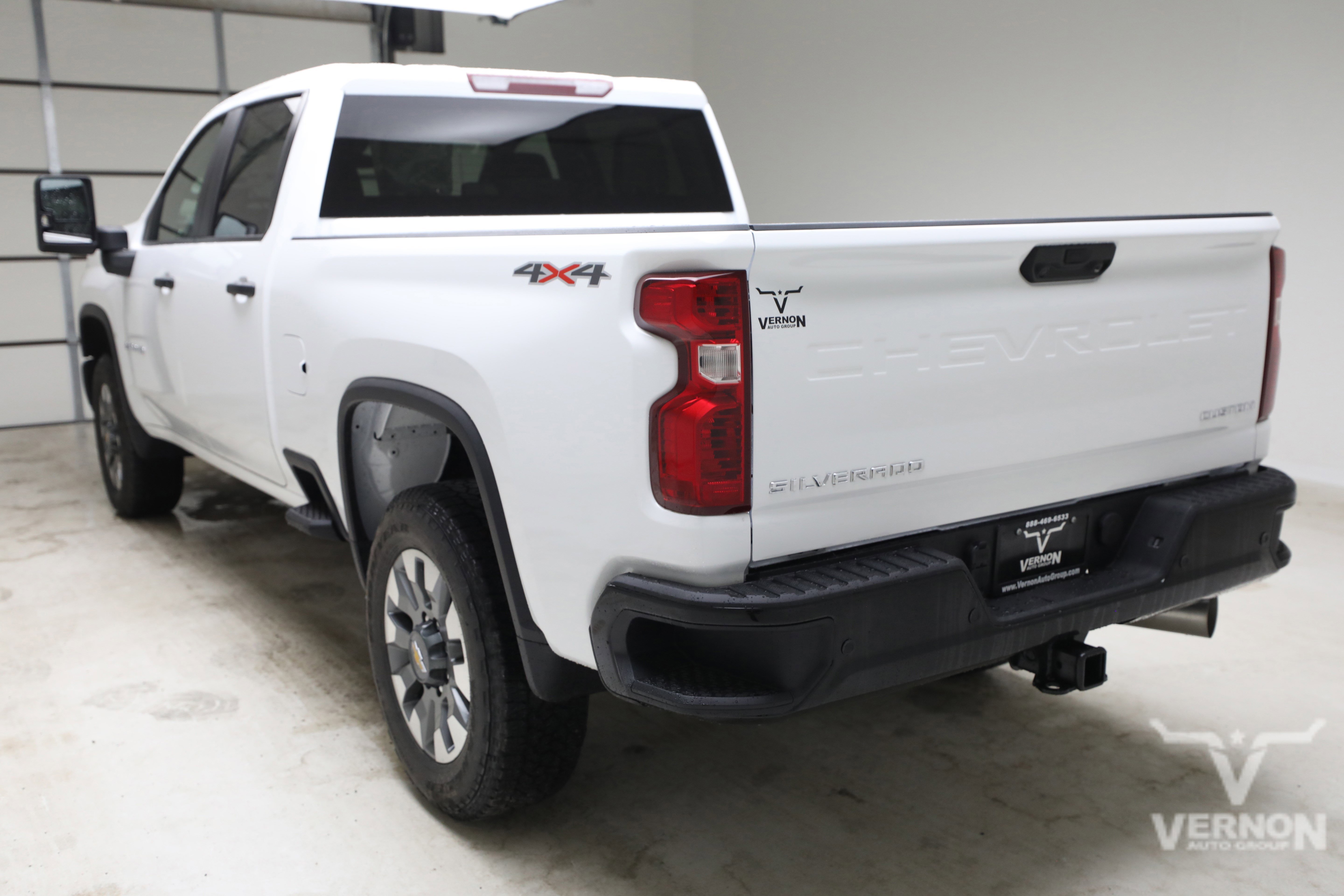 New 2026 Summit White Chevrolet N image 3
