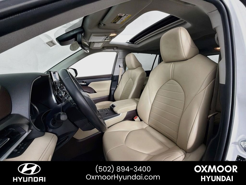 Used 2022 Wind Chill Pearl Toyota Hybrid XLE image 21