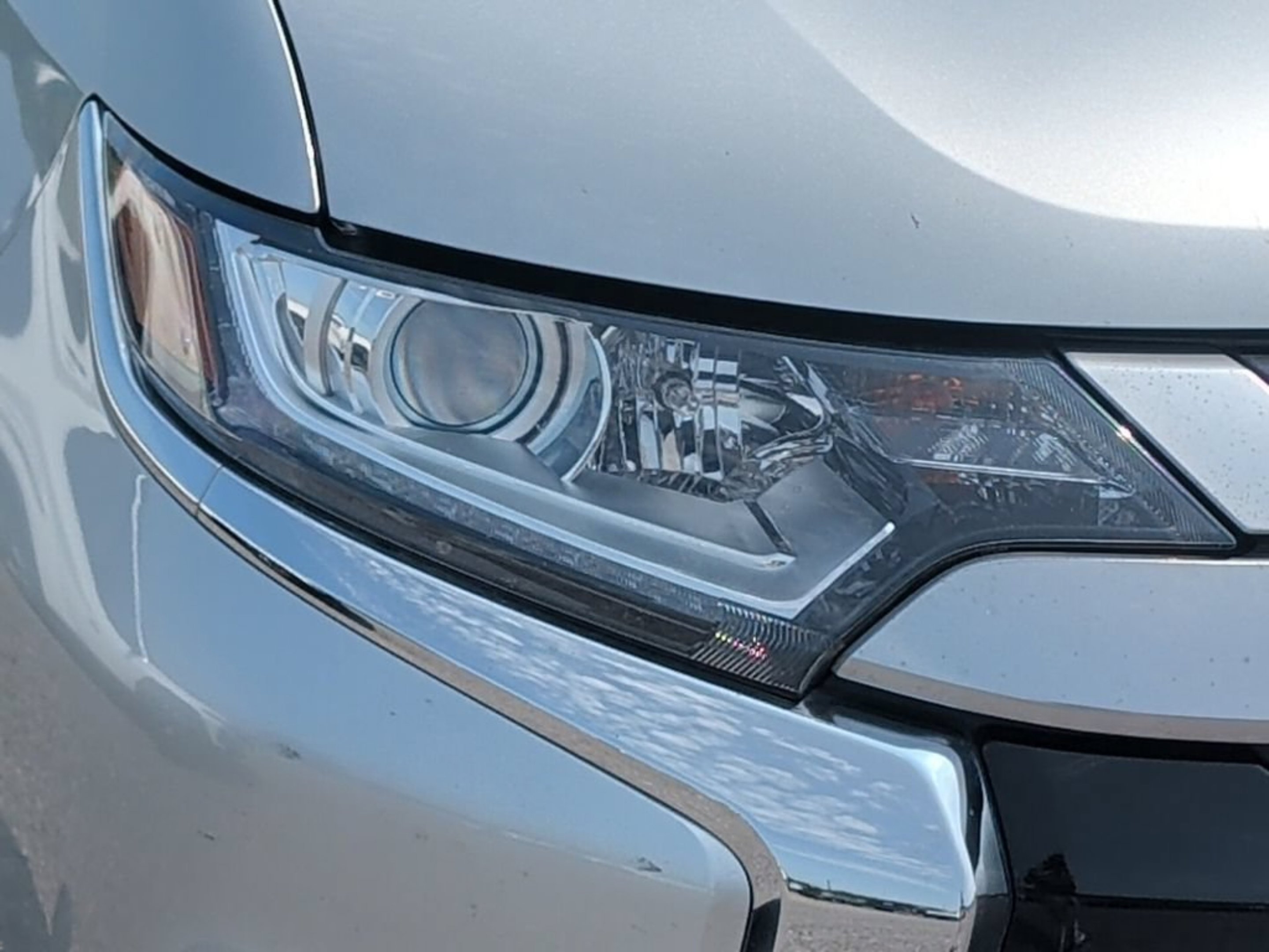 Used 2019 Silver Mitsubishi ES image 33