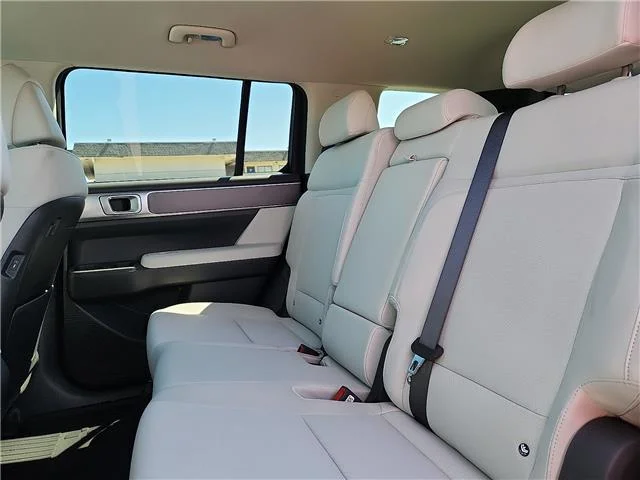 New 2026 Serenity White Hyundai SE image 8