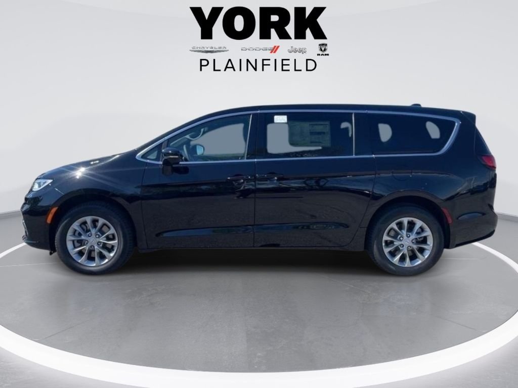 New 2026 Diamond Black Crystal Pearl-Coat Exterior Paint Chrysler Limited image 2
