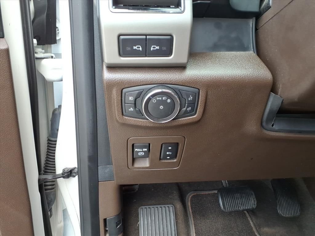 Used 2018 White Platinum Clearcoat Metallic Ford King Ranch image 17