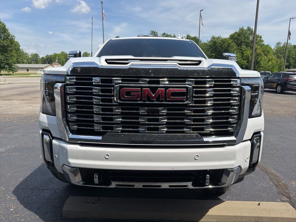 Used 2025 White GMC Denali image 9