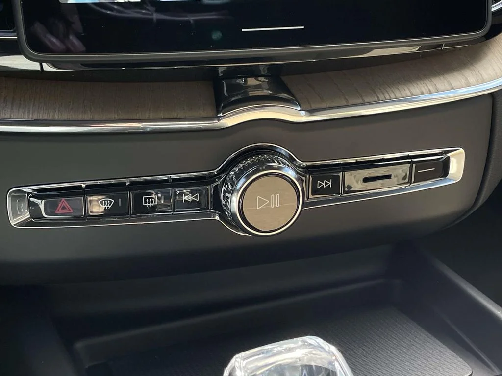 New 2026 Aurora Silver Volvo Plus image 20