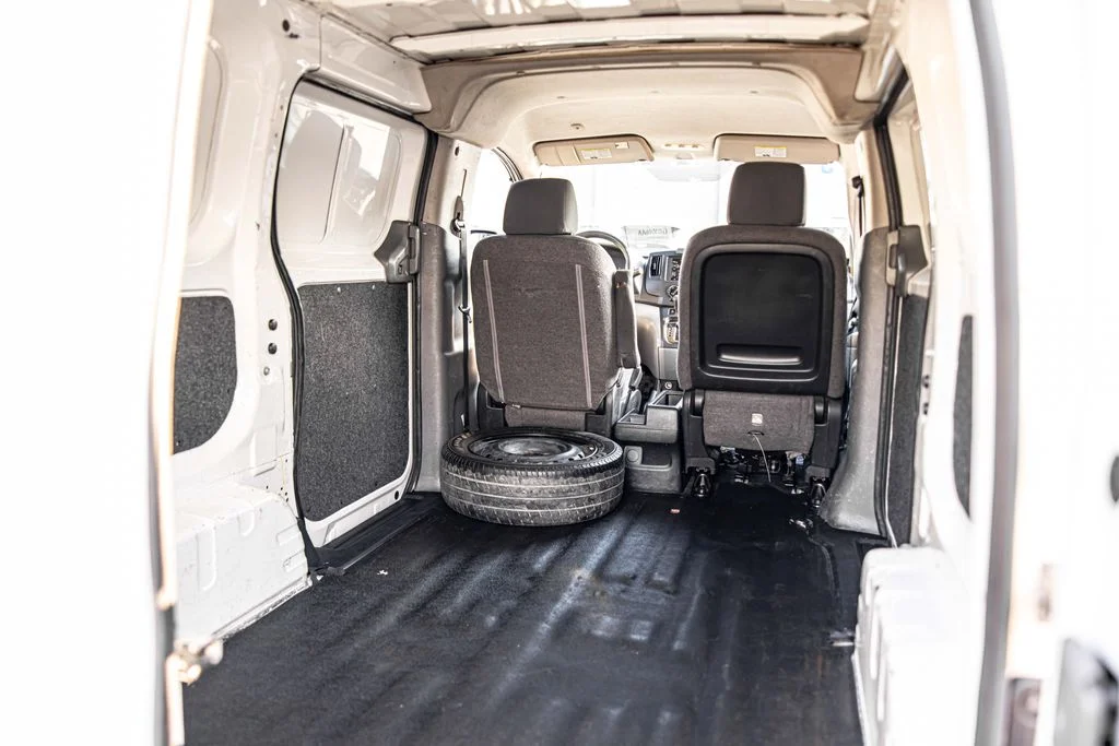 Used 2015 White Nissan S image 12