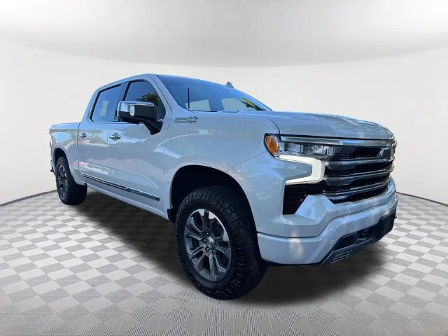 Used 2024 Iridescent Pearl Tricoat Chevrolet High Country image 3