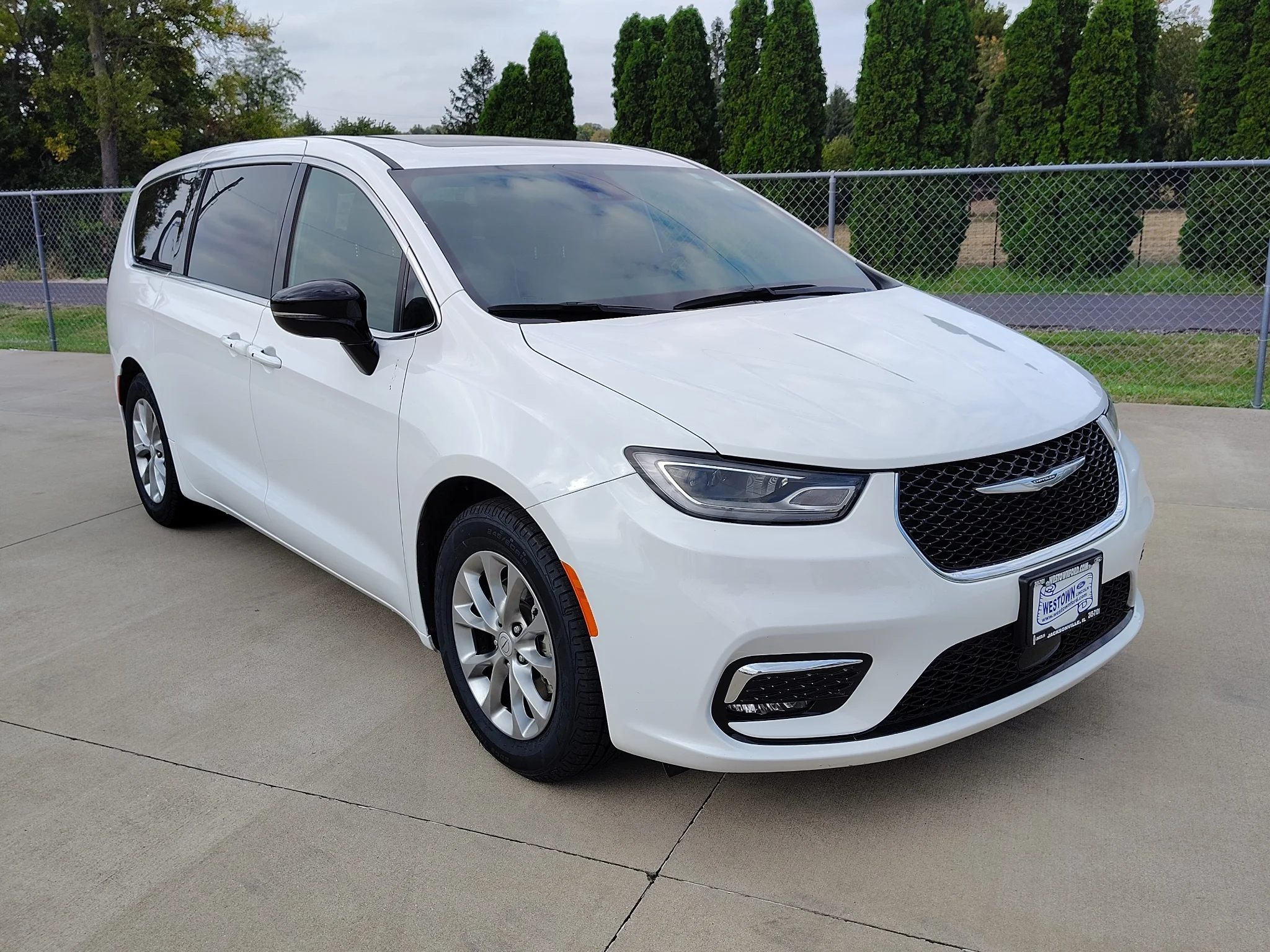 Used 2026 Bright White Clearcoat Chrysler Limited image 24