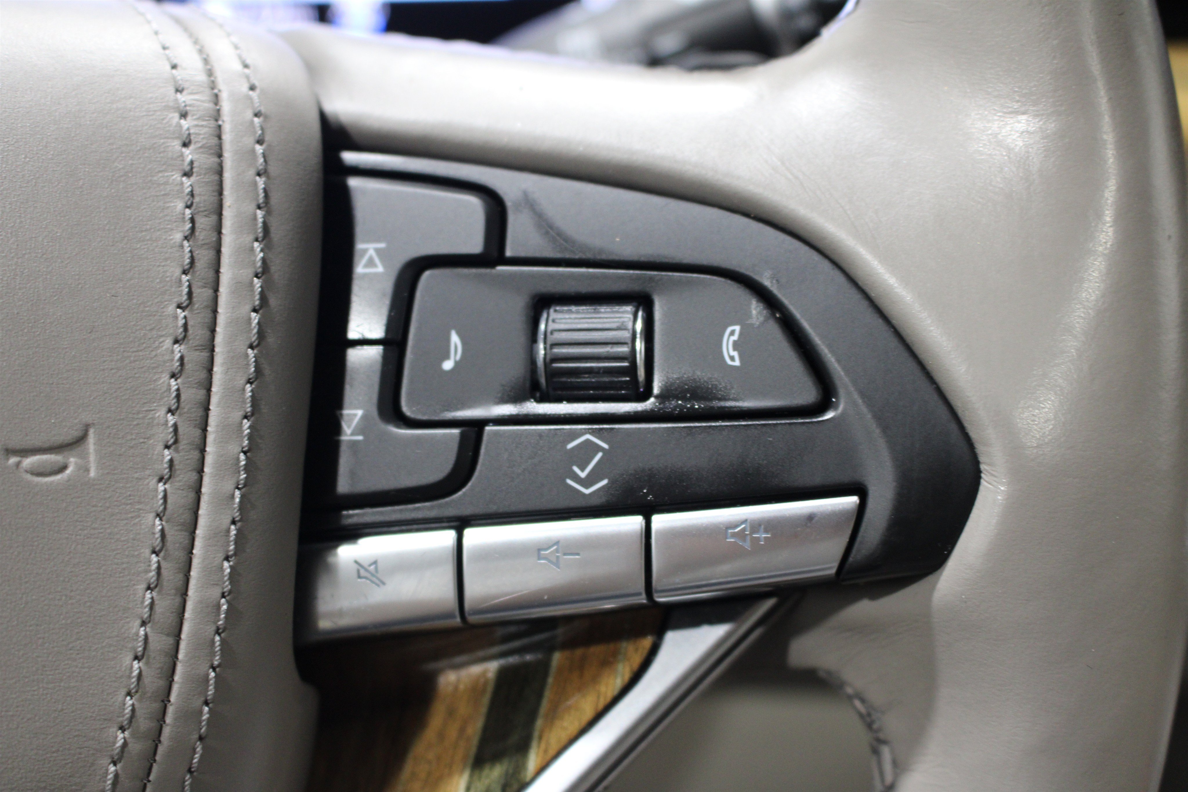Used 2023 Crystal White Tricoat Cadillac 4WD Sport Platinum image 13