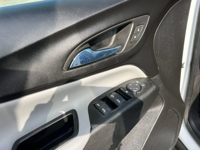 Used 2022 Summit White Chevrolet LS image 30