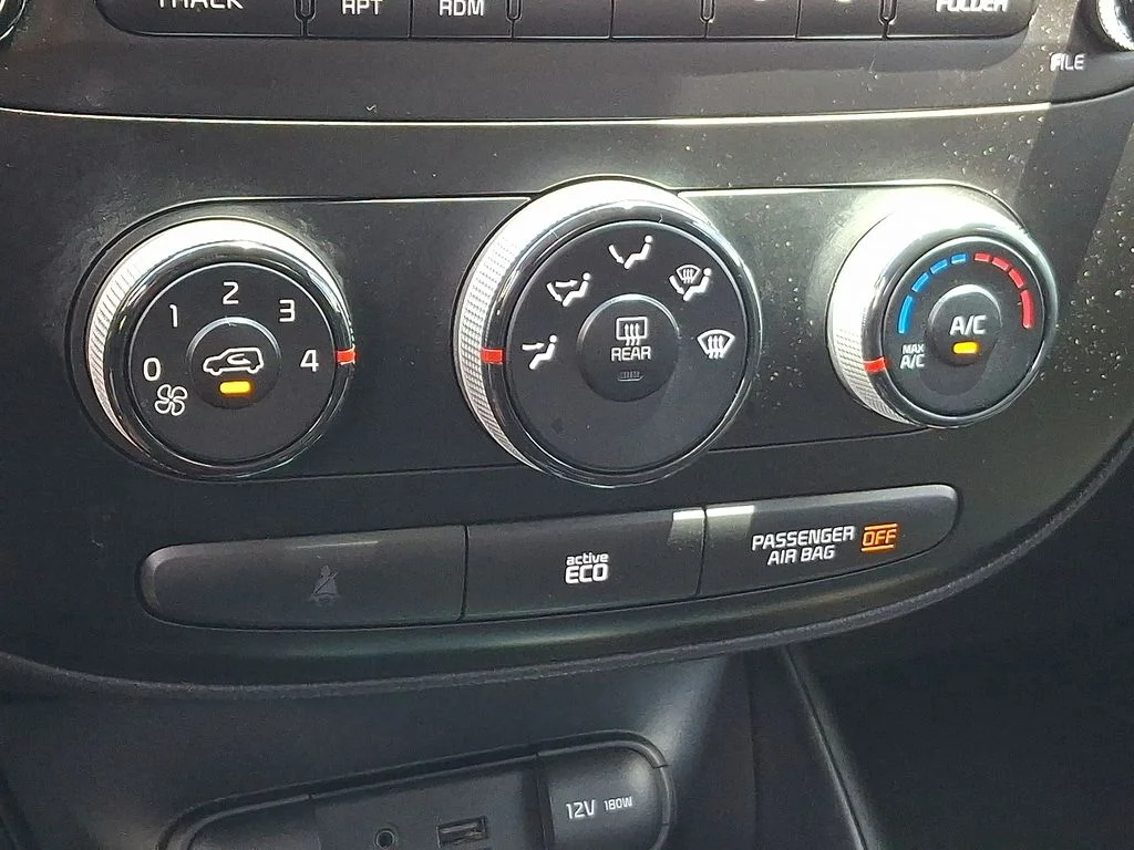 Used 2014 Green Kia Base image 15