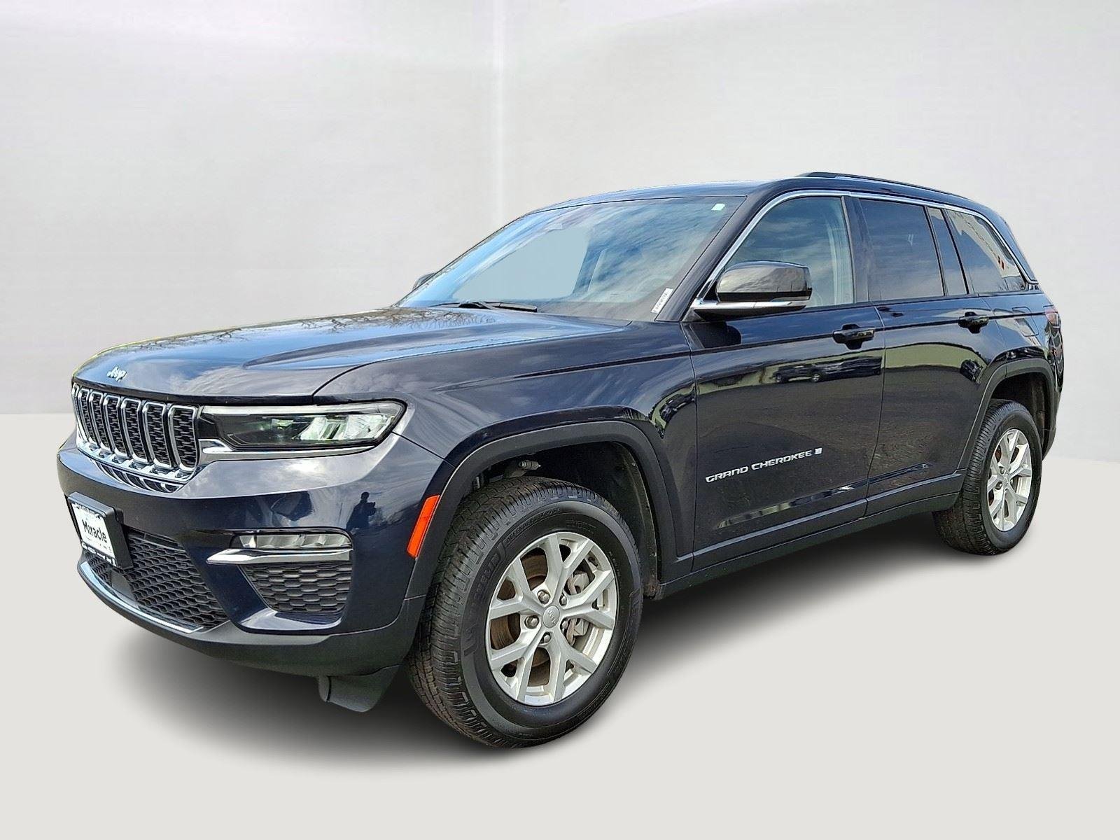 Used 2023 Midnight Sky Jeep Limited image 3