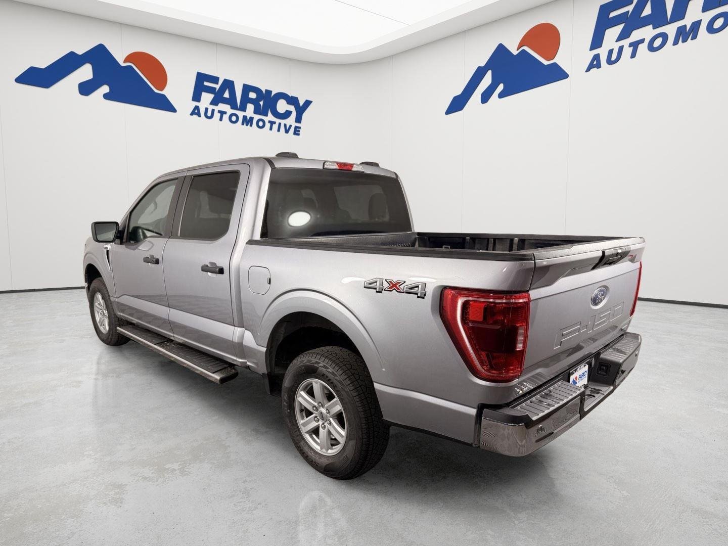 Used 2023 Iconic Silver Ford XLT image 3