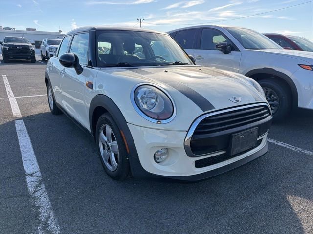 2017 MINI Cooper 4 Door's photo