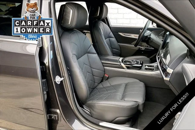 Used 2023 Gray BMW xDrive60 image 6
