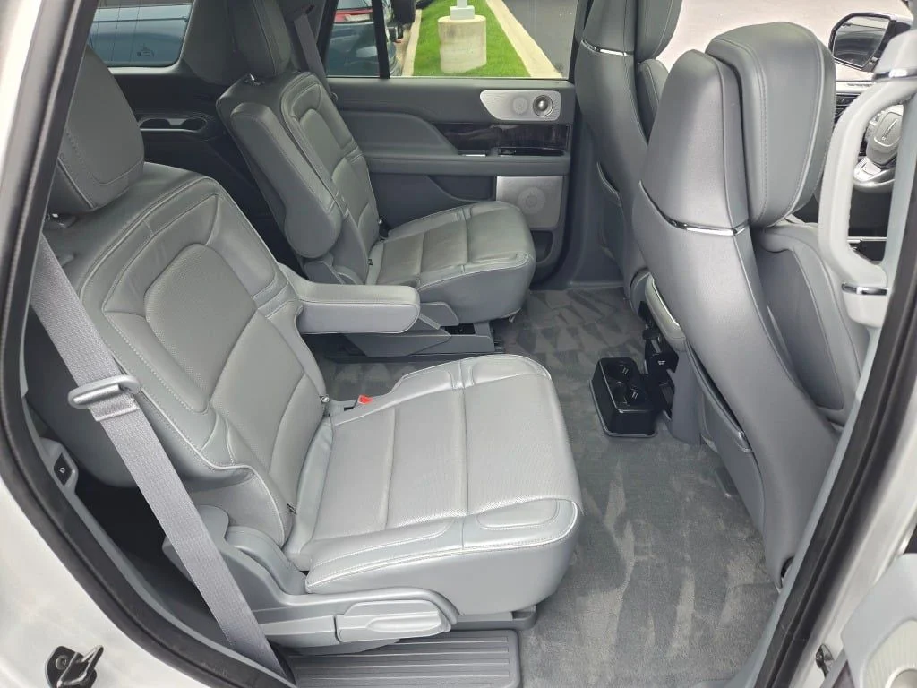 Used 2019 Silver Lincoln Reserve image 12