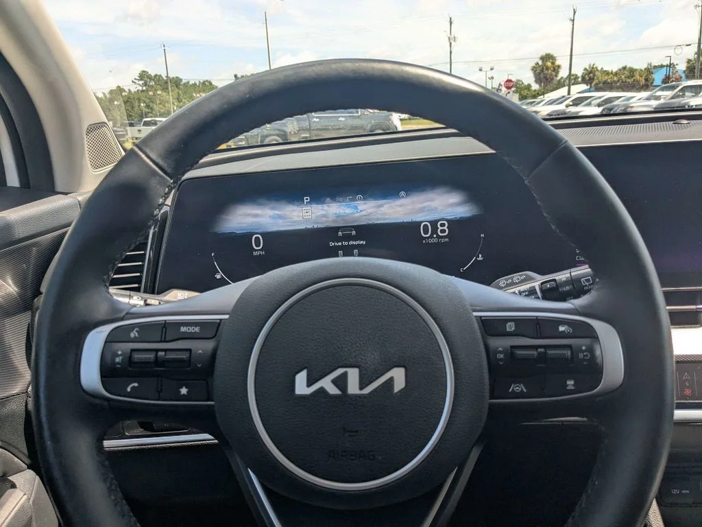 Used 2025 White Kia SX-Prestige image 23
