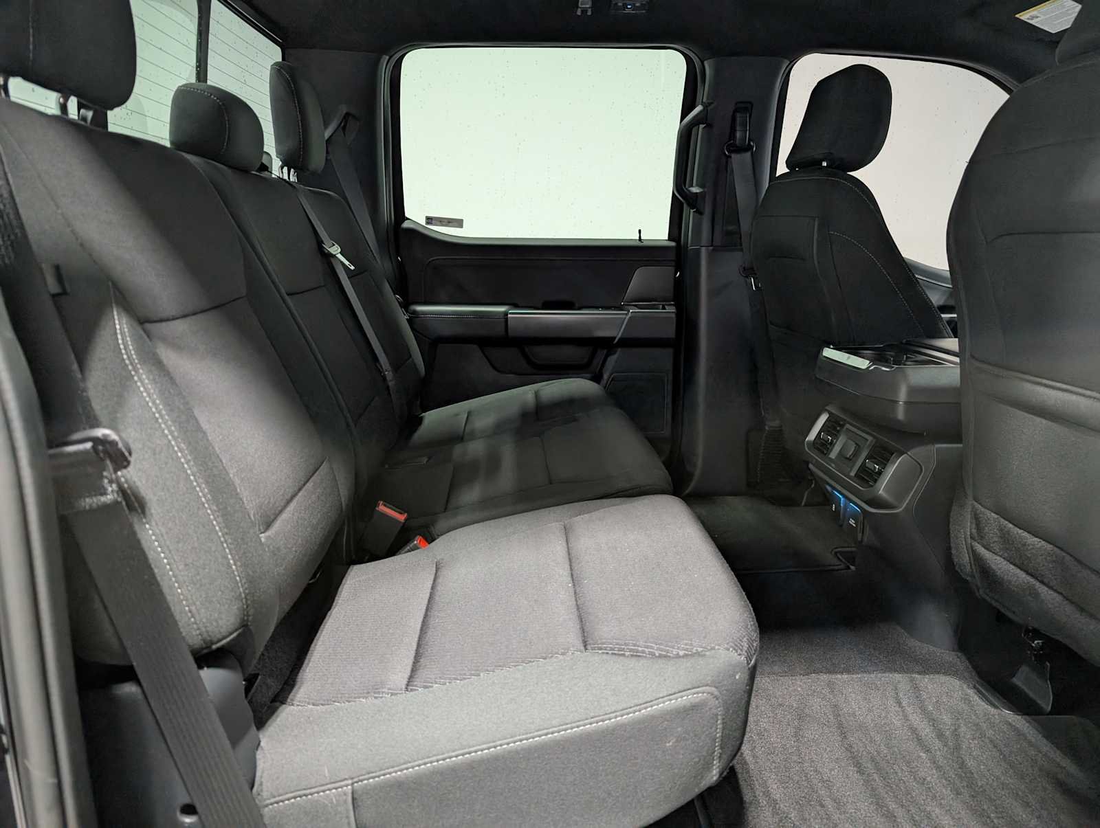 Used 2024 Agate Black Metallic Ford XLT image 44