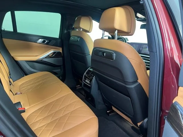 Used 2024 Red BMW xDrive40i image 46