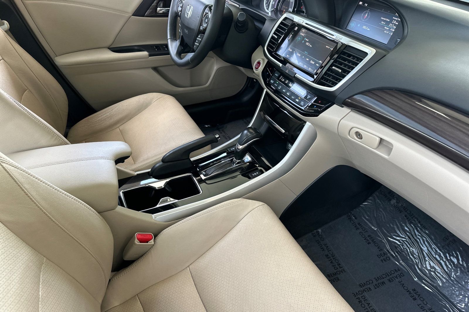 Used 2017 White Honda Touring image 15