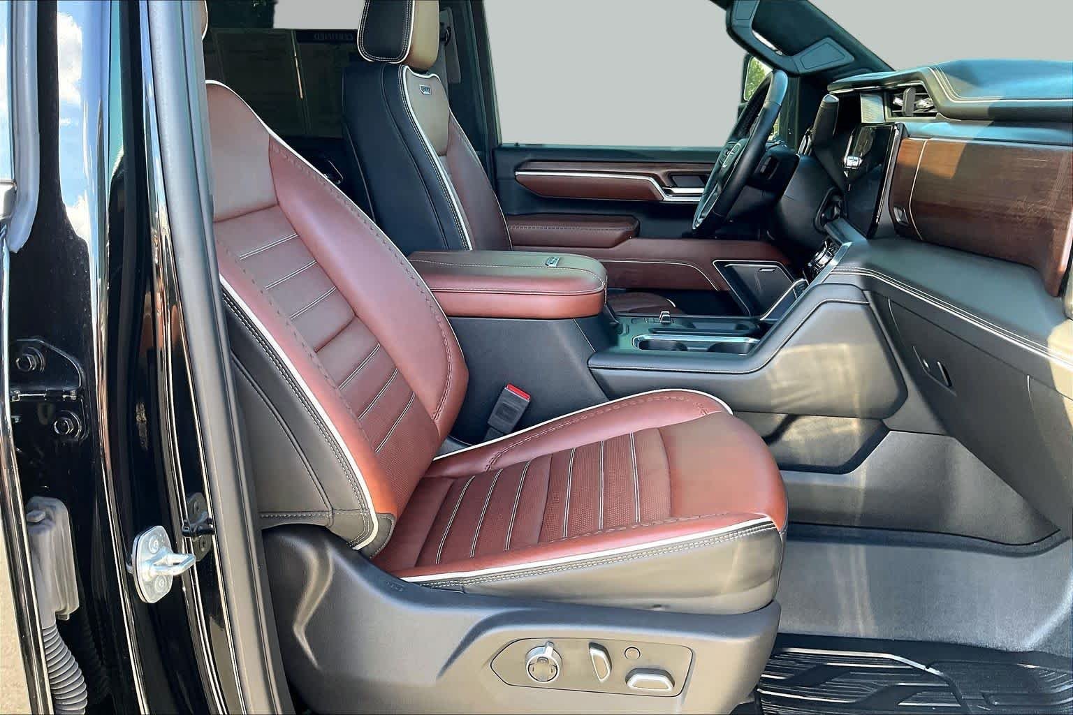 Used 2025 Onyx Black GMC Denali Ultimate image 9
