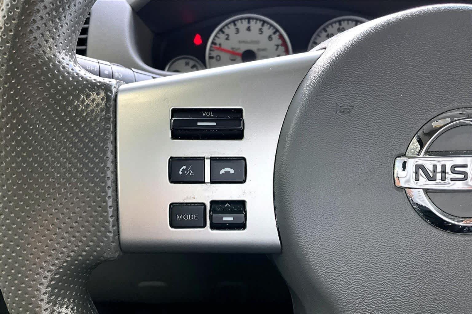 Used 2018 Glacier White Nissan Desert Runner image 21