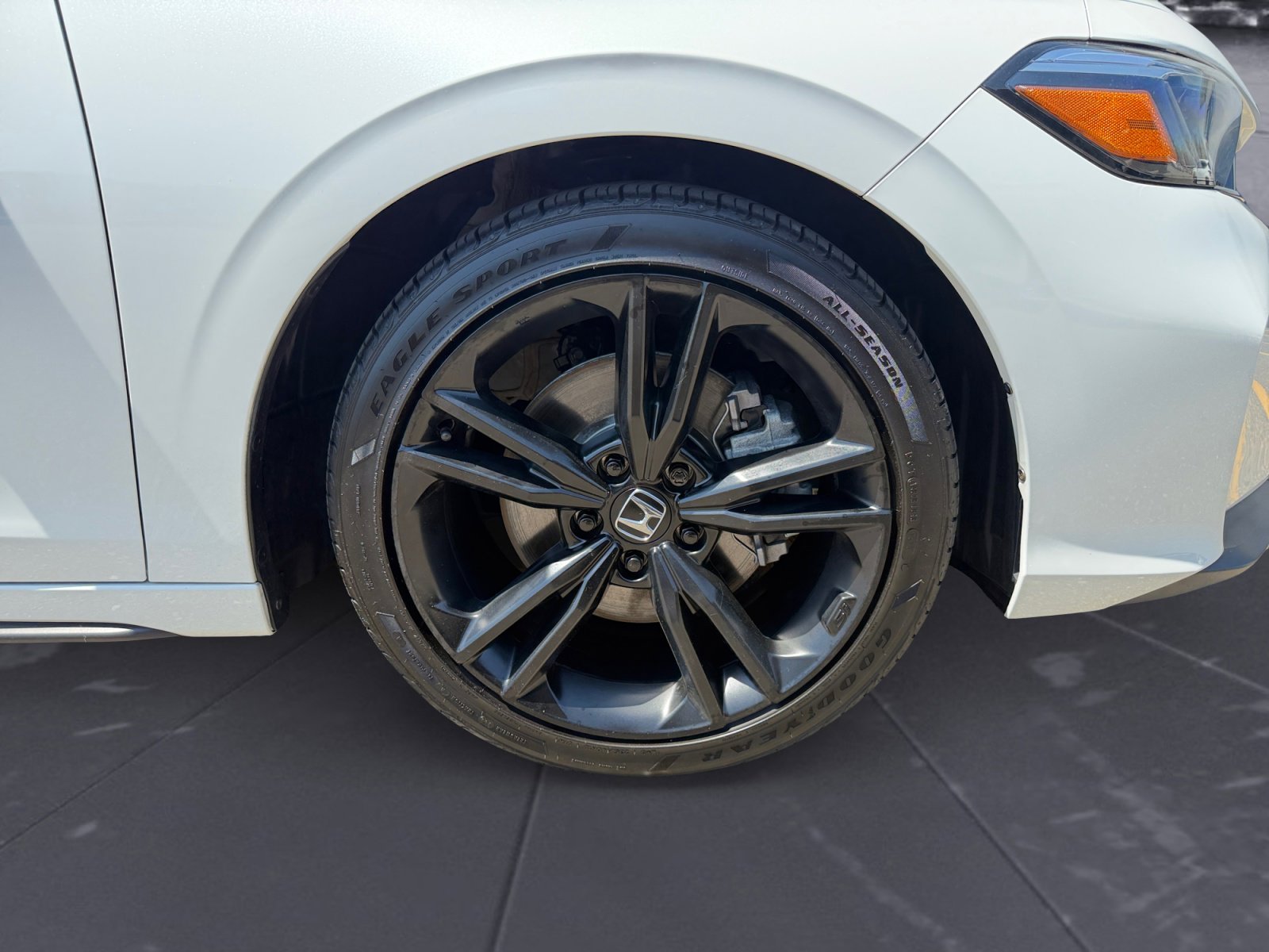 Used 2025 White Honda  image 43