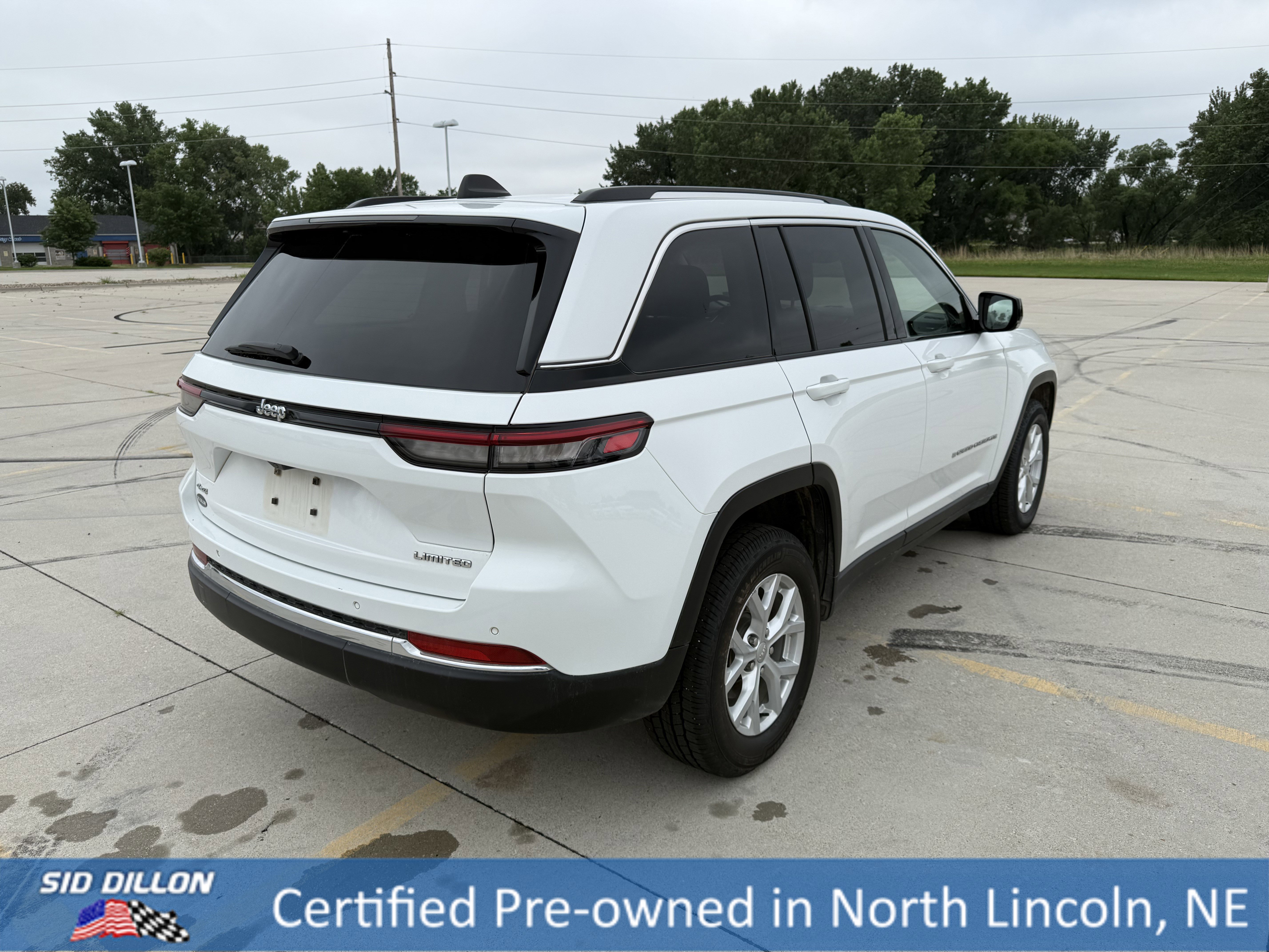 Used 2023 Bright White Clearcoat Jeep Limited image 8
