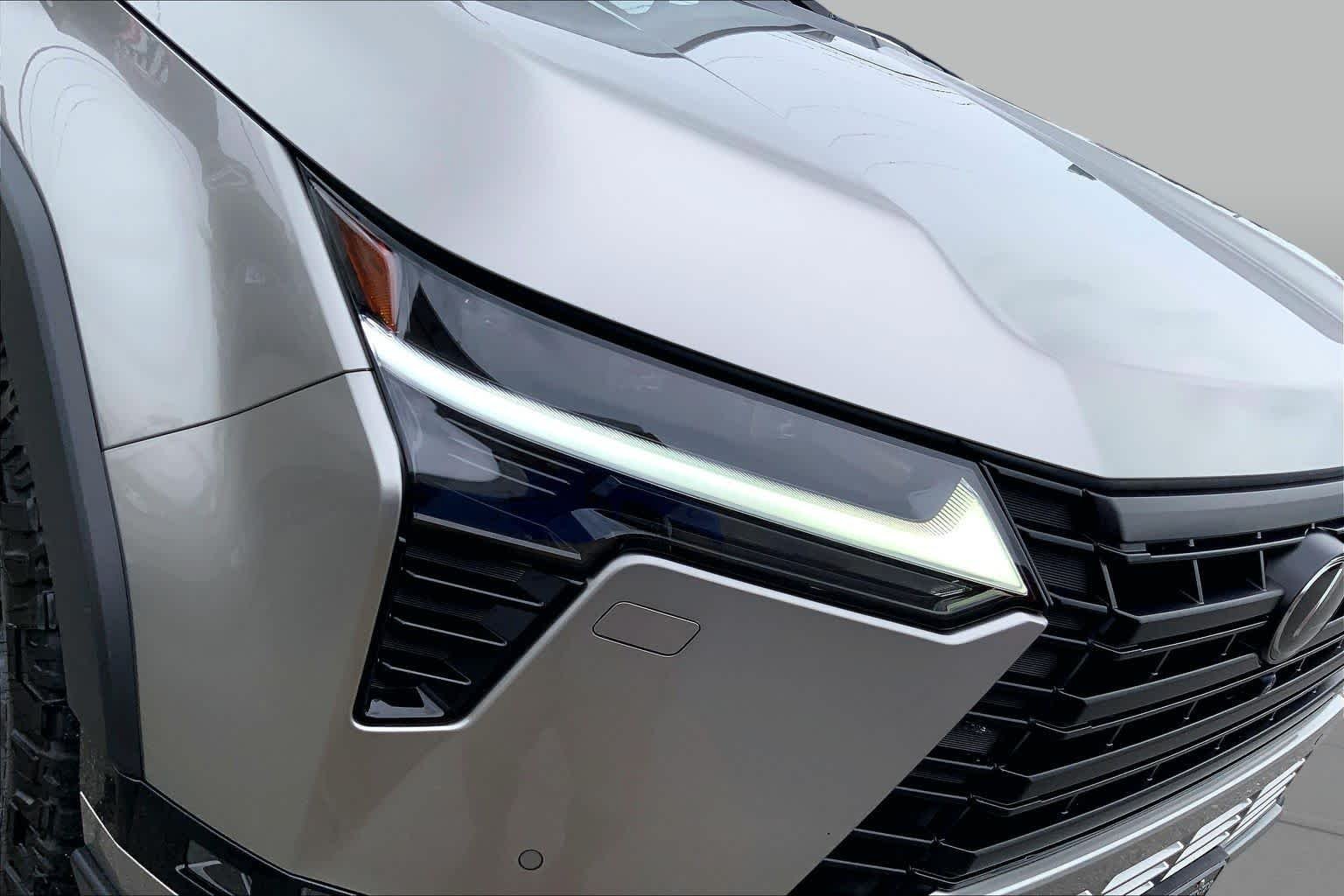 Used 2024 Atomic Silver/Black Lexus Overtrail+ image 26