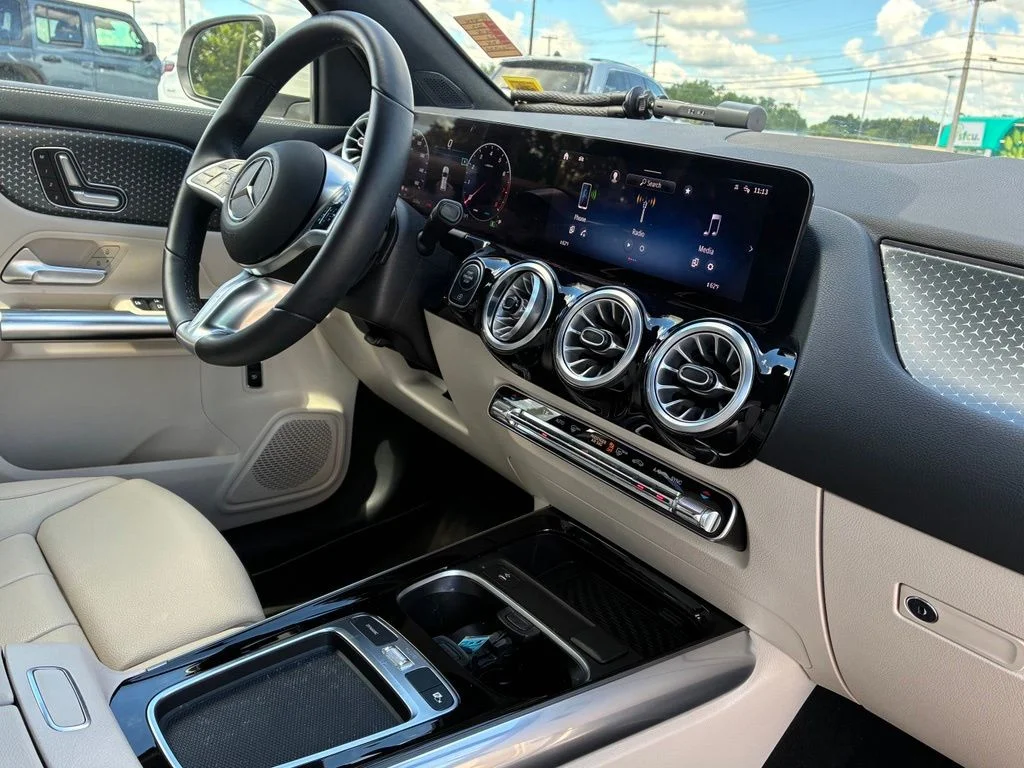 Used 2025 White Mercedes-Benz GLA 250 image 42