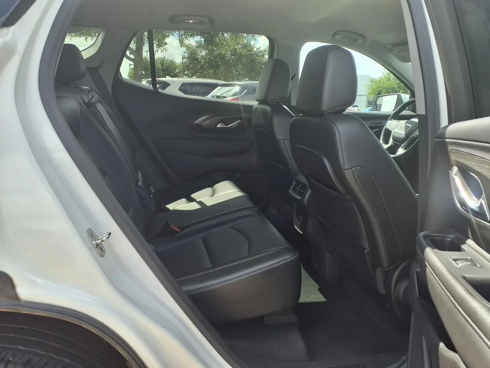 Used 2024 White GMC SLT image 8