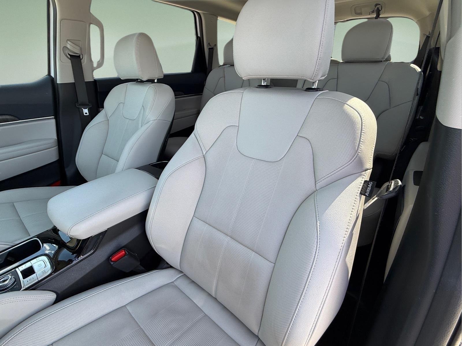 Used 2023 Glacial White Pearl Kia SX image 19