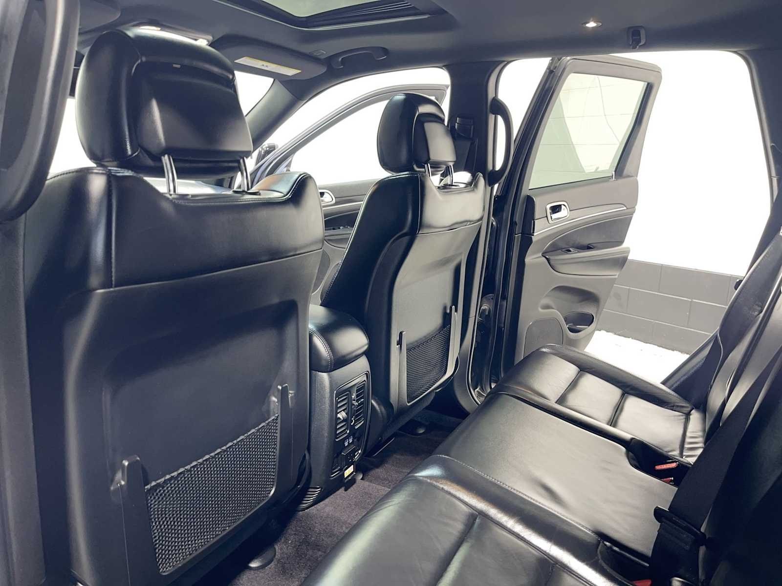 Used 2019 Diamond Black Crystal Pearlcoat Jeep Limited image 12