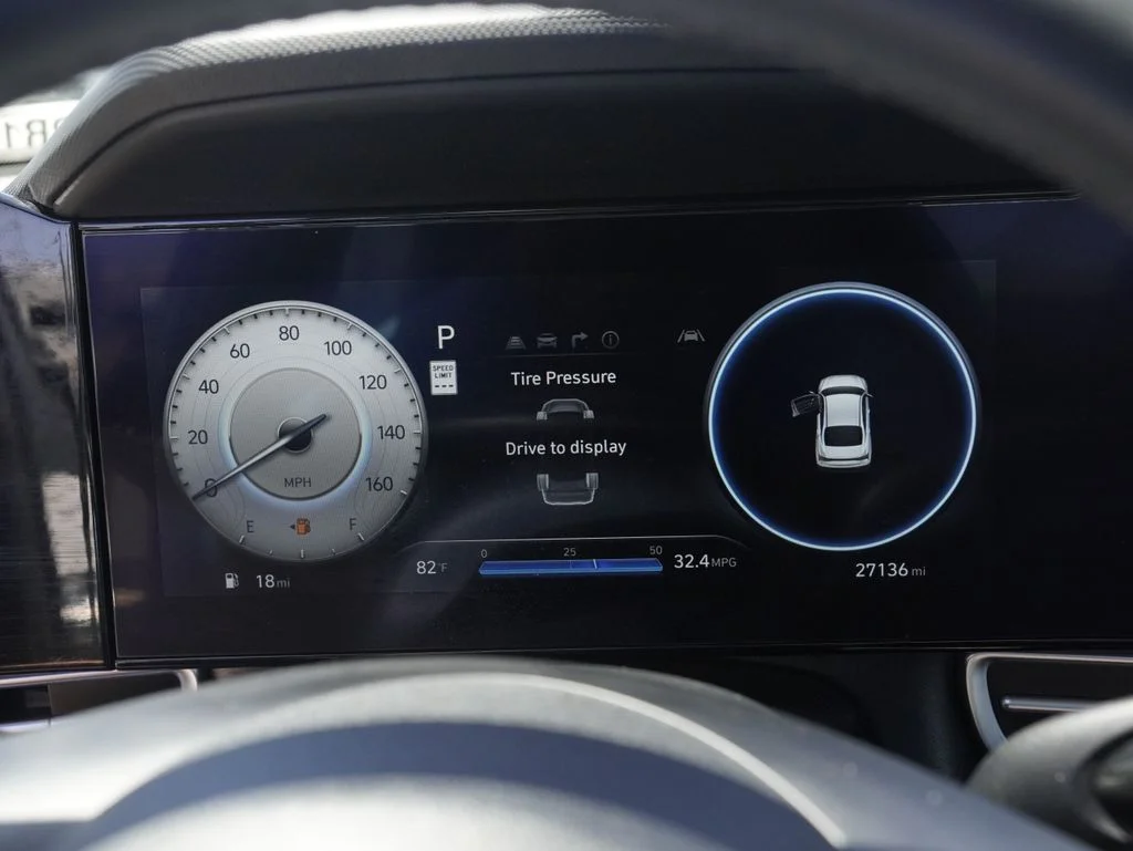 Used 2025 Gray Hyundai SEL Convenience image 10