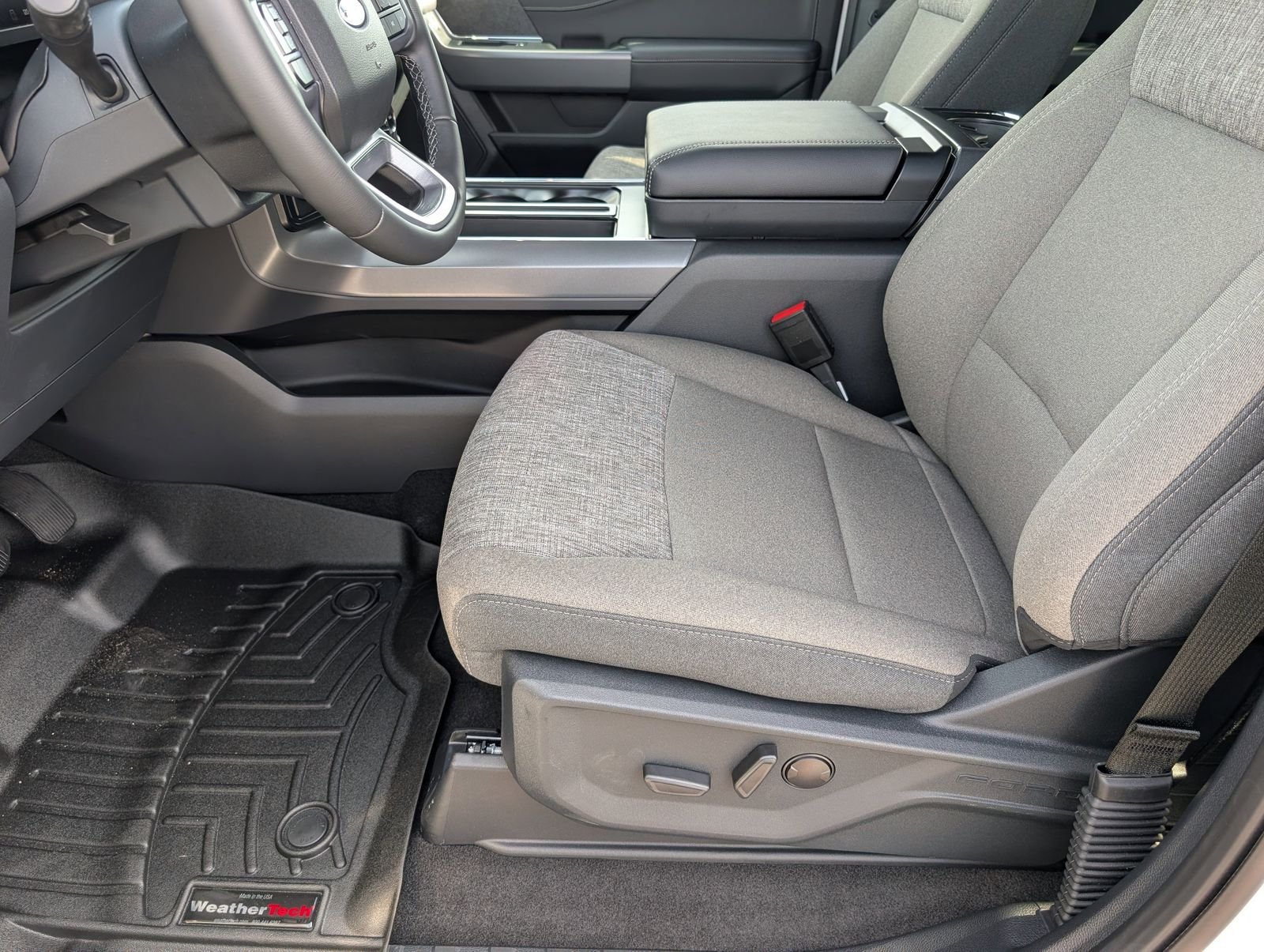 New 2026 Oxford White Ford XLT image 14