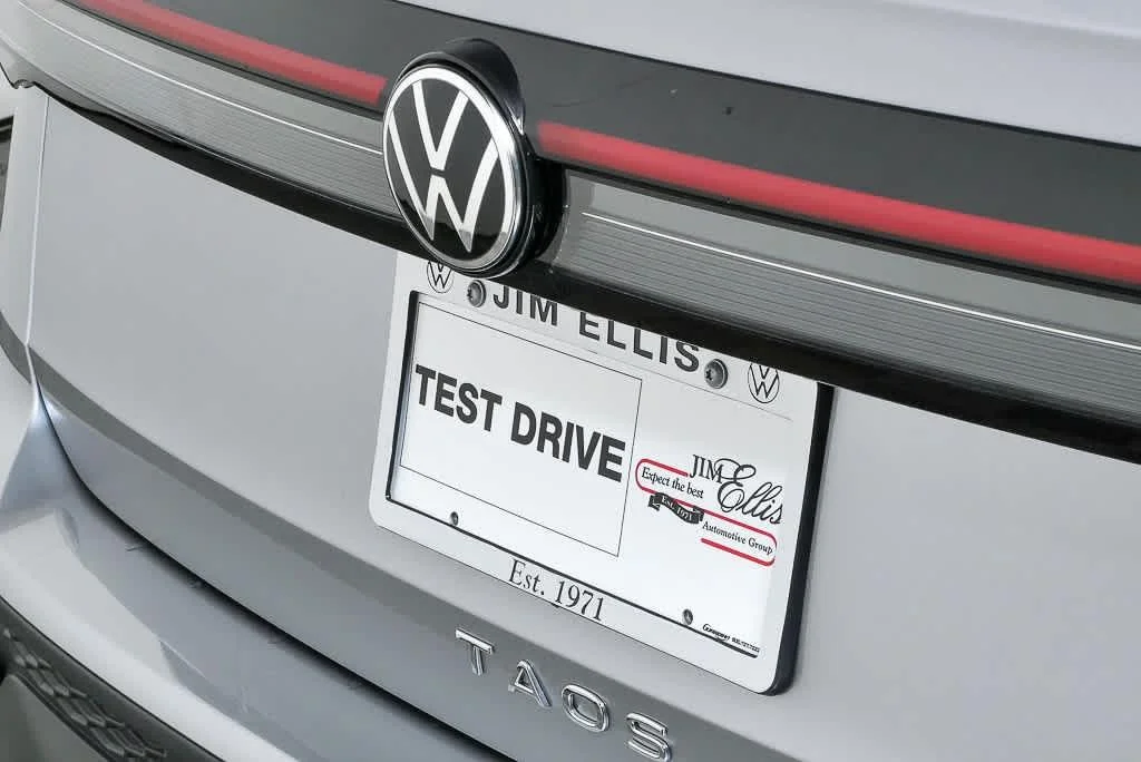 New 2026 Pyrite Silver Metallic Volkswagen S image 32