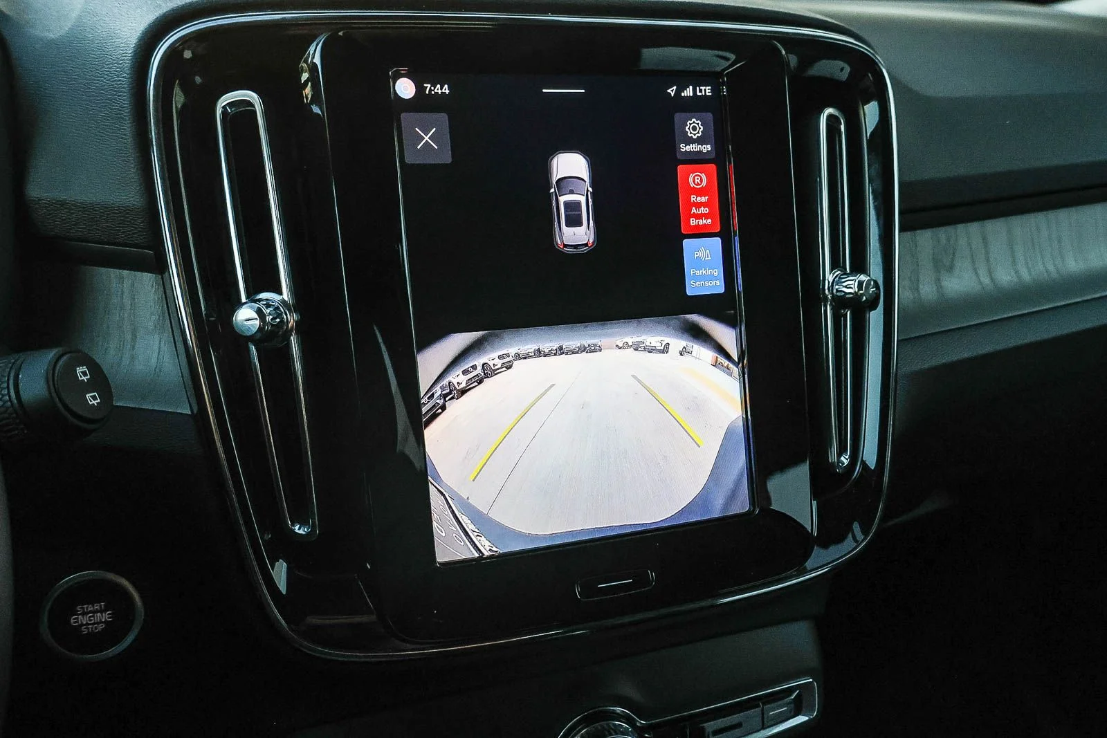 2025 Volvo XC40 Core - Photo 38
