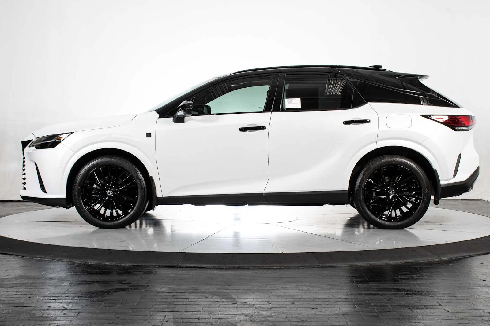 New 2026 Eminent White Pearl Lexus LUXURY image 2