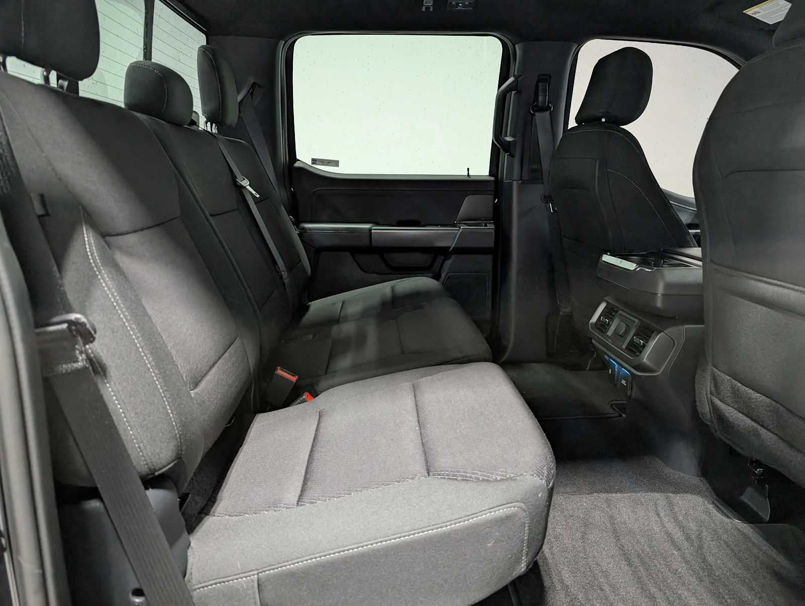 Used 2024 Agate Black Metallic Ford XLT image 44