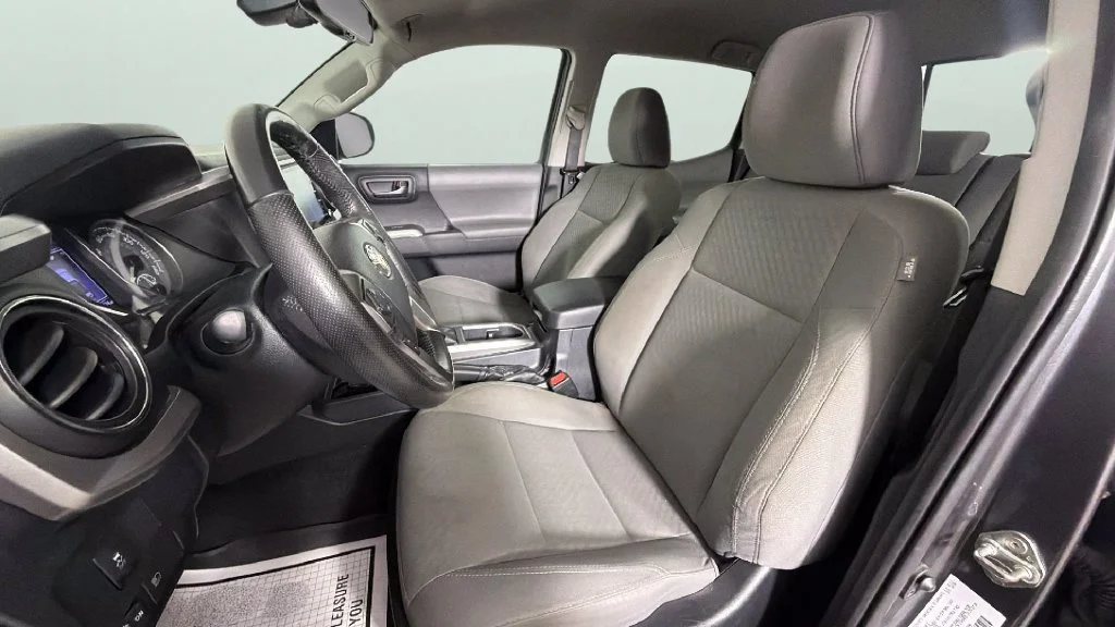Used 2021  Toyota SR5 image 18