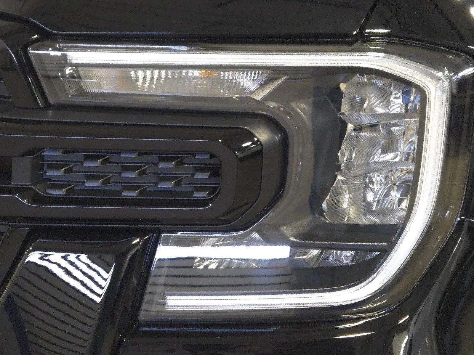 Used 2026 Shadow Black Ford XLT image 10