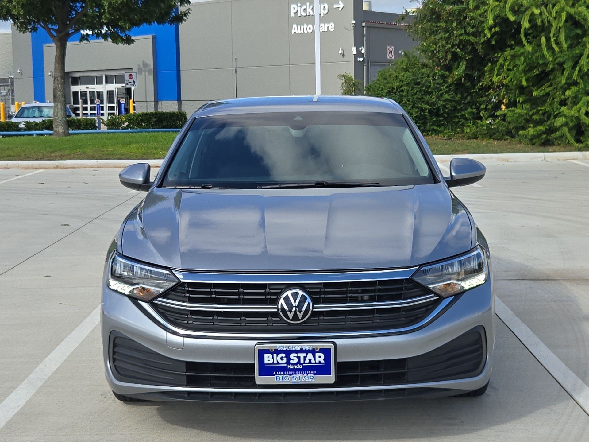 Used 2024 Silver Volkswagen SE image 9