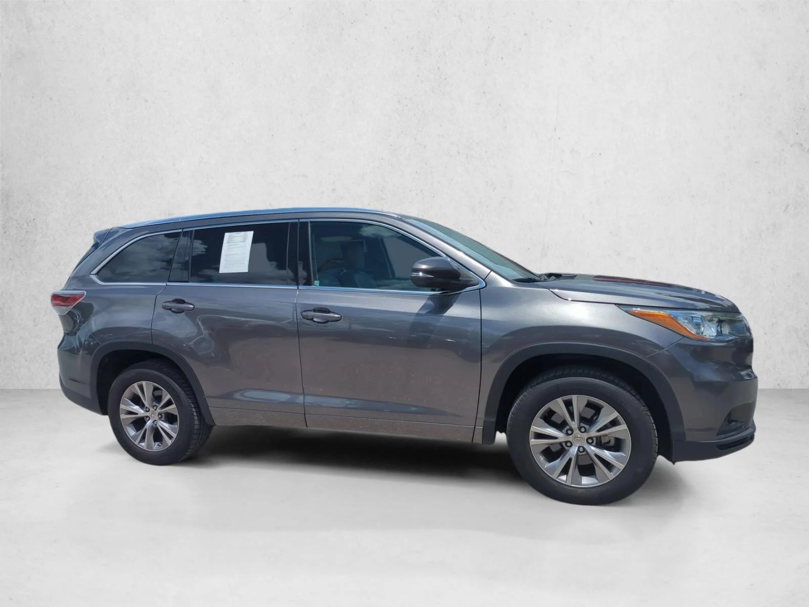 Used 2015 Predawn Gray Mica Toyota XLE image 4