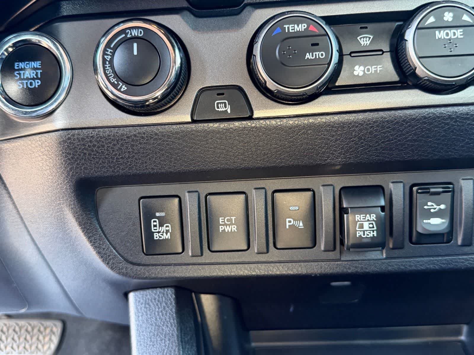 Used 2019 Midnight Black Metallic Toyota SR5 image 27