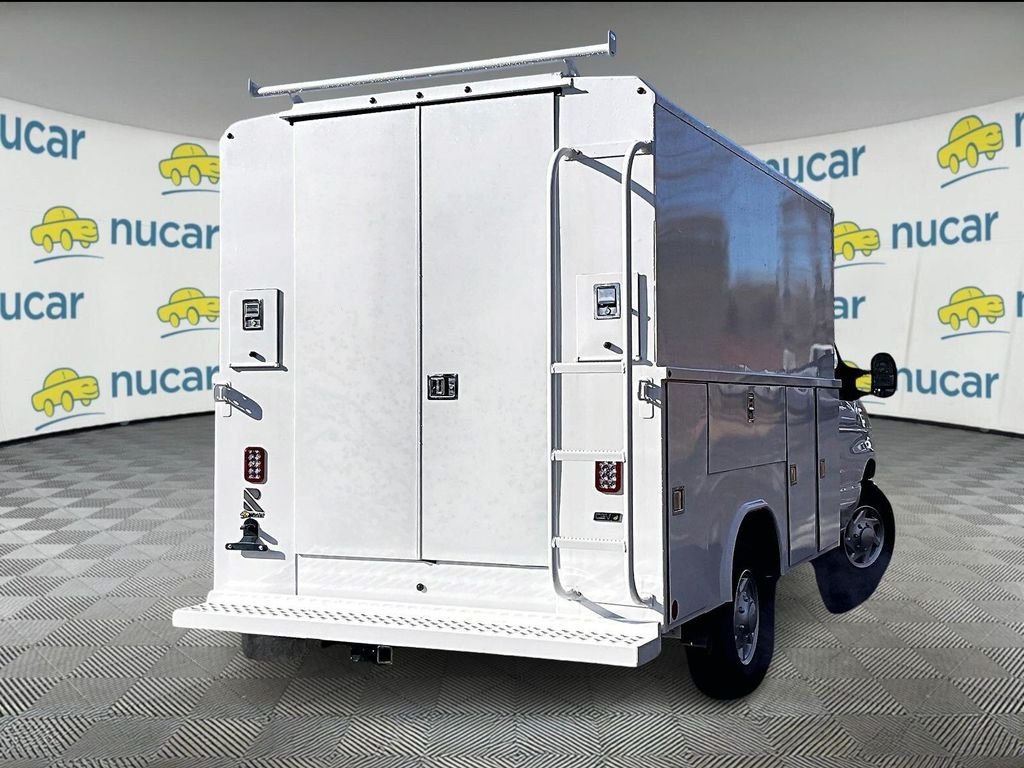 New 2026 Oxford White Ford Base image 5