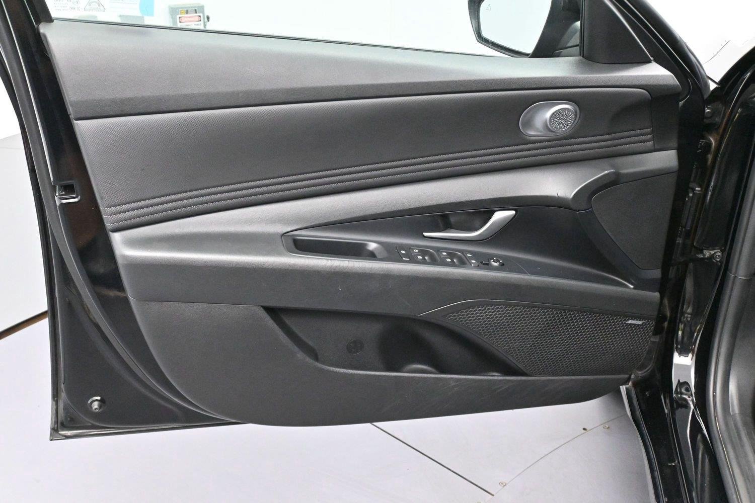 Used 2021 Phantom Black Hyundai Limited image 10