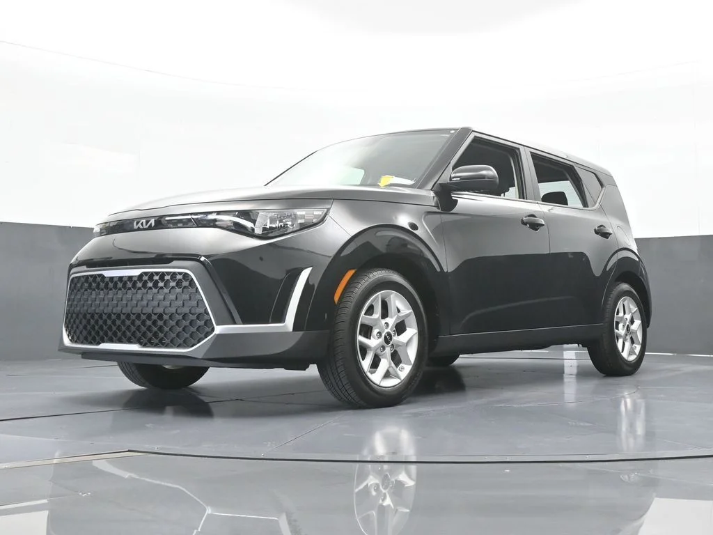 Used 2023 Fusion Black Kia S image 52