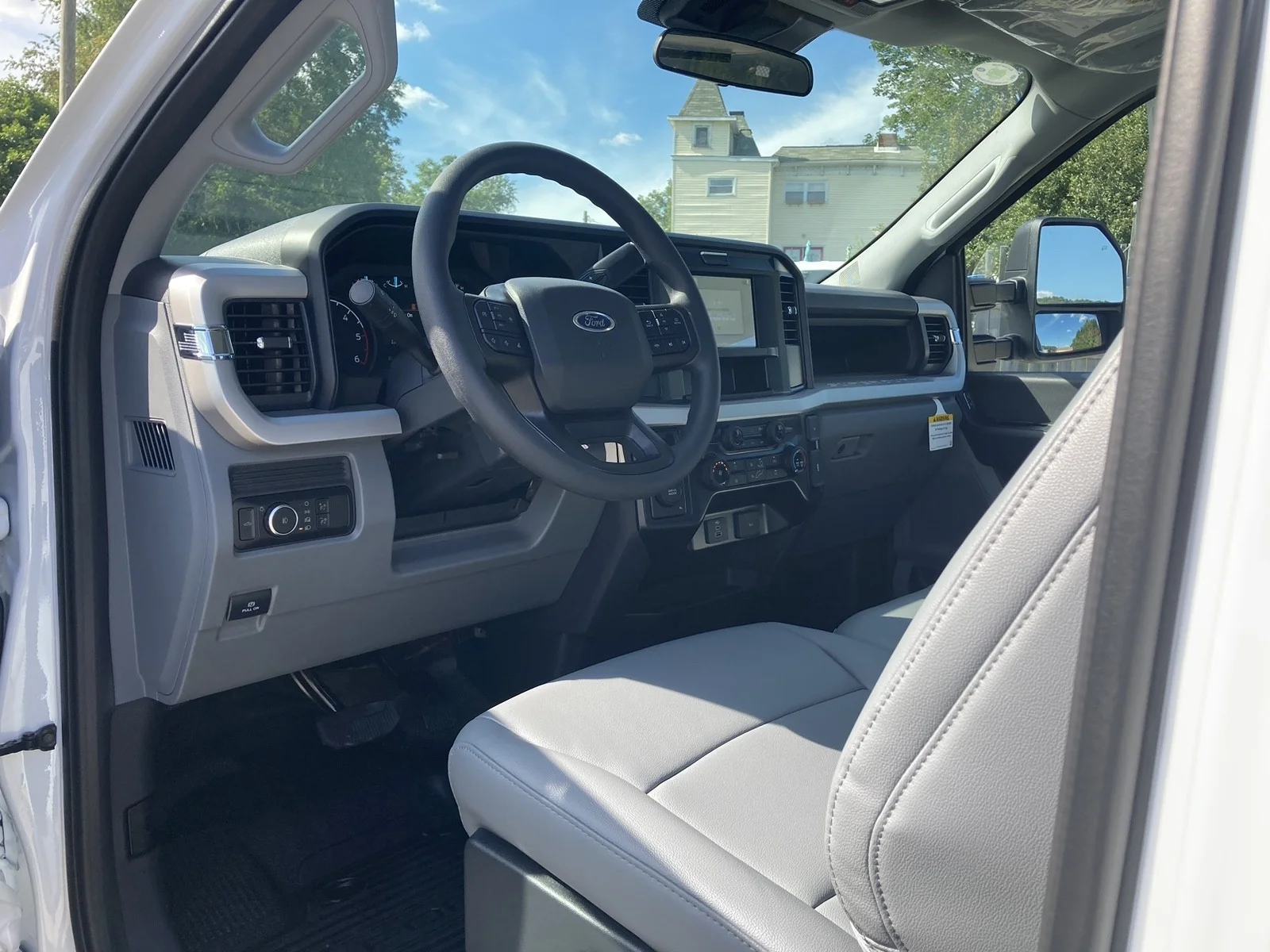 New 2026 Oxford White Ford XL image 7