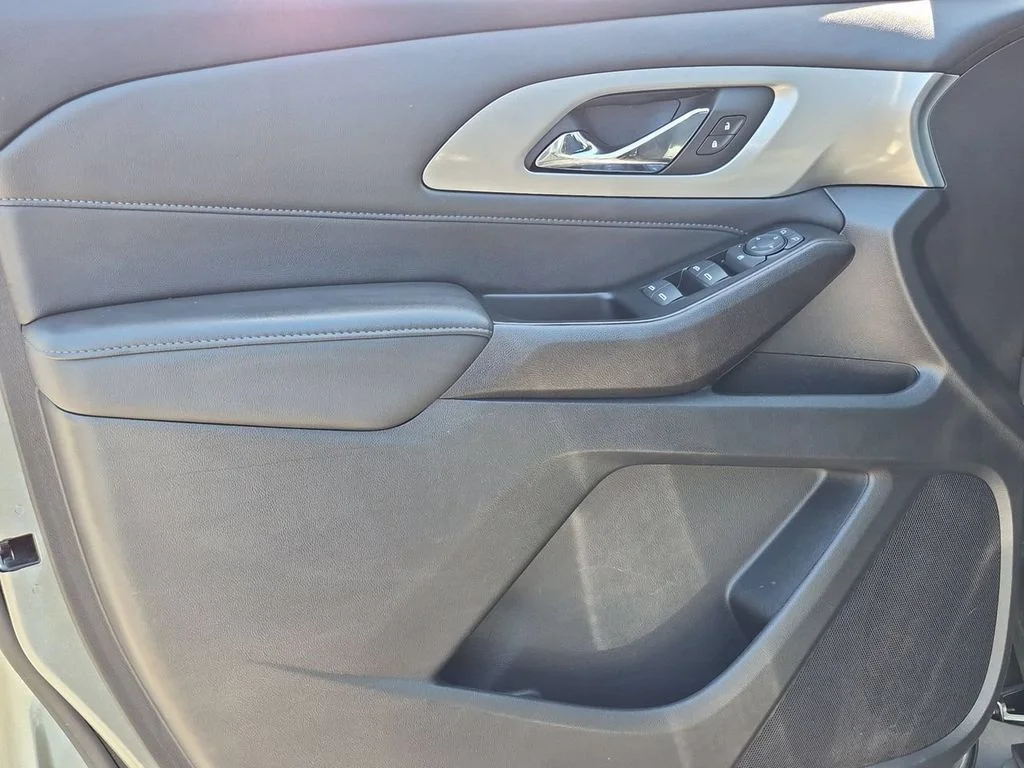 Used 2023 Green Chevrolet LT image 22